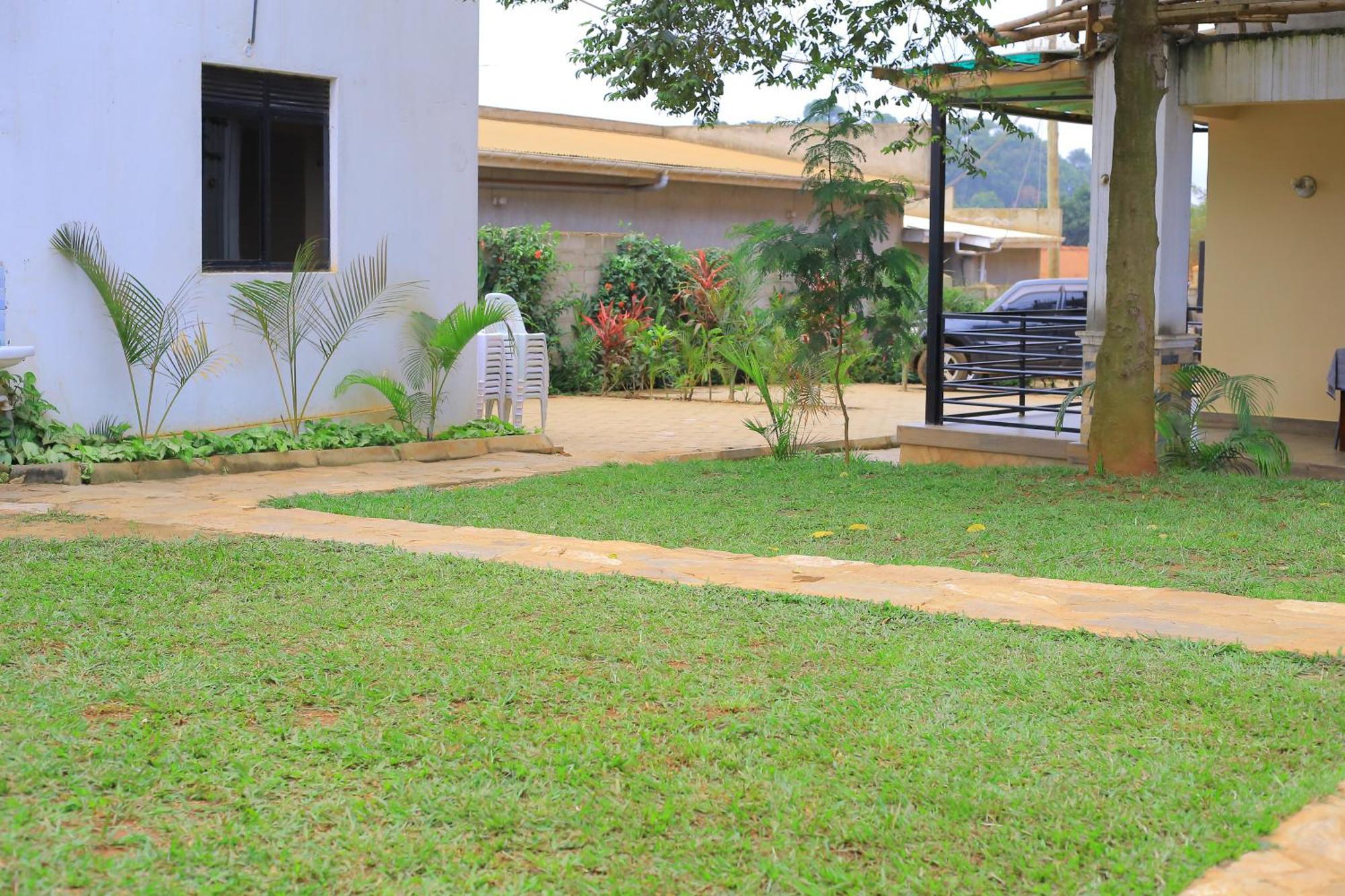 Golden Suites Hotel Entebbe Exterior foto