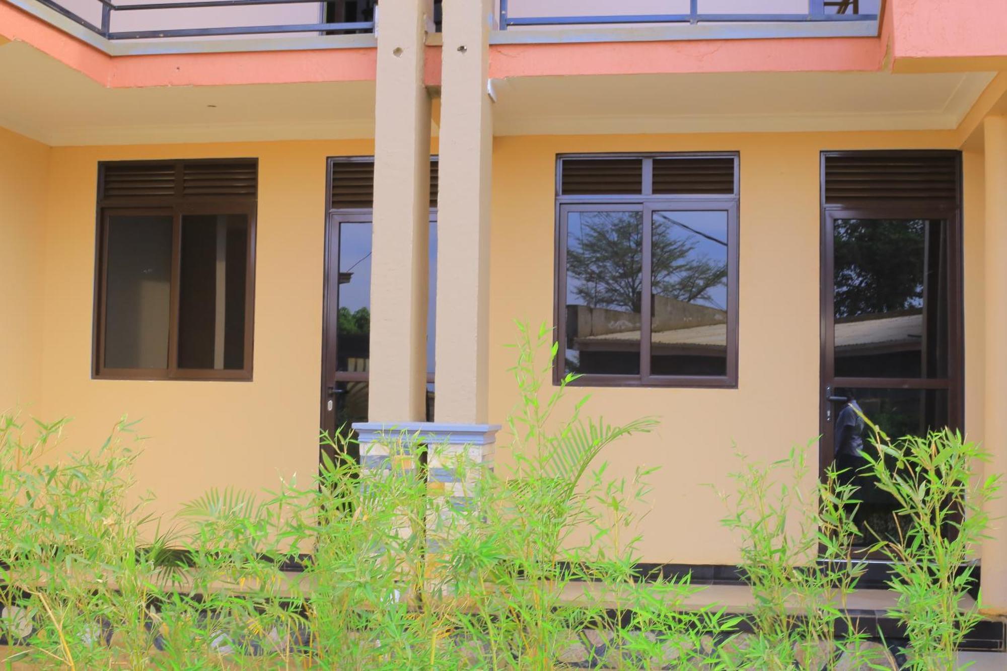 Golden Suites Hotel Entebbe Exterior foto