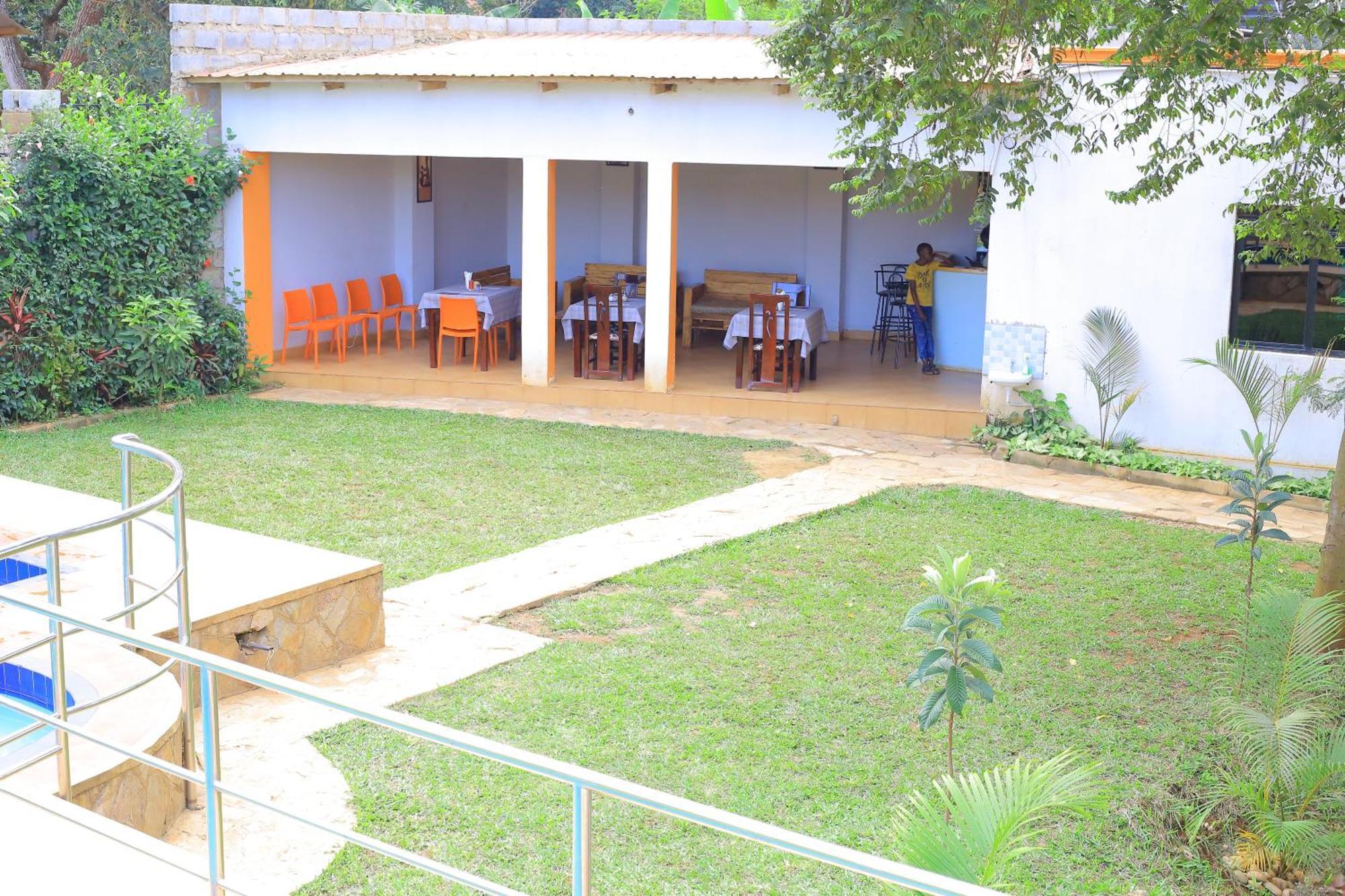 Golden Suites Hotel Entebbe Exterior foto